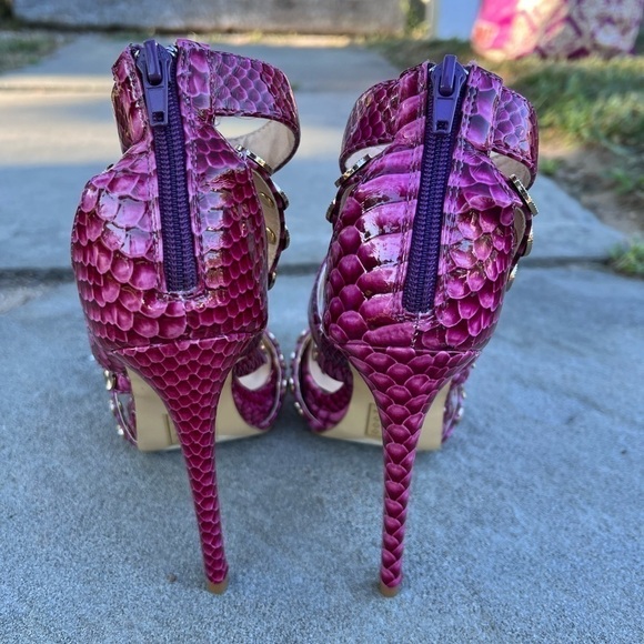 𝅺scene “Kara” fuchsia size 6.5 Heels (shoe dazzle) - Picture 3 of 10